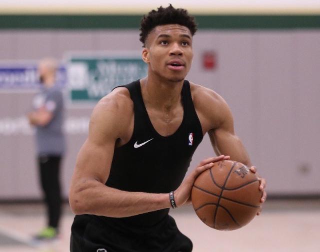 凯恩展现出 凯恩展现出